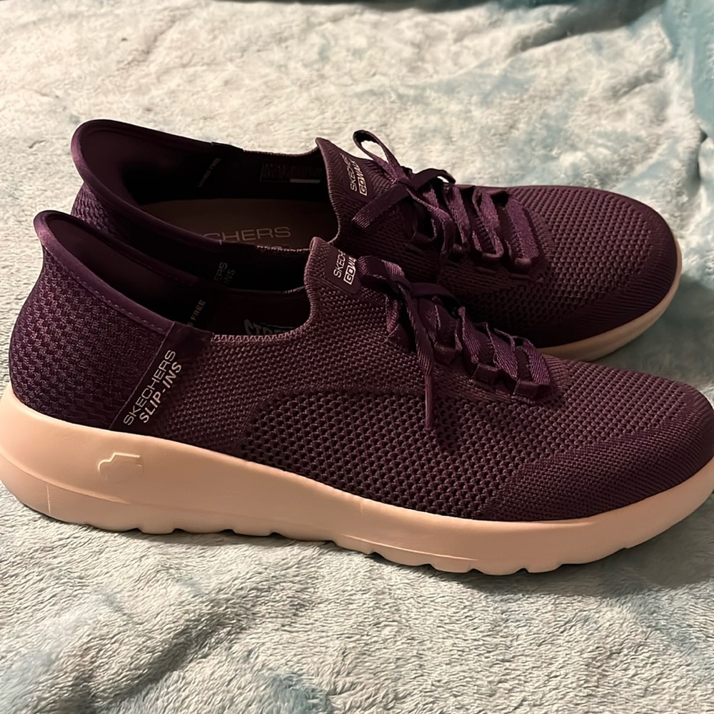 Skechers